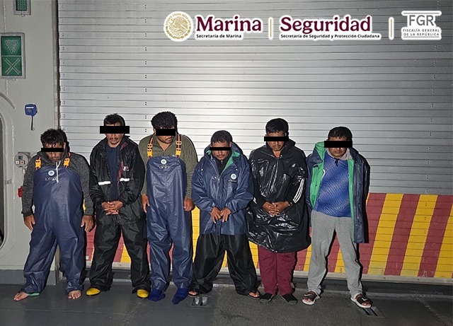 En aguas del Océano Pacífico, Marina asegura más de una tonelada de presunta cocaína